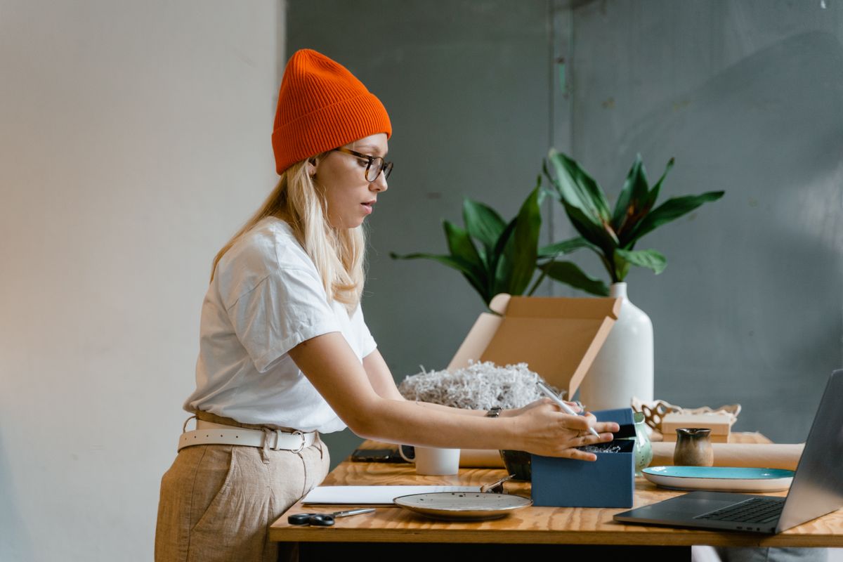 Assembly and packing work at home